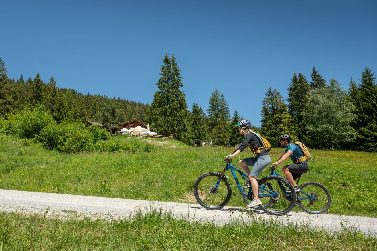 Mit dem E-Bike zur Bürgerbergalm